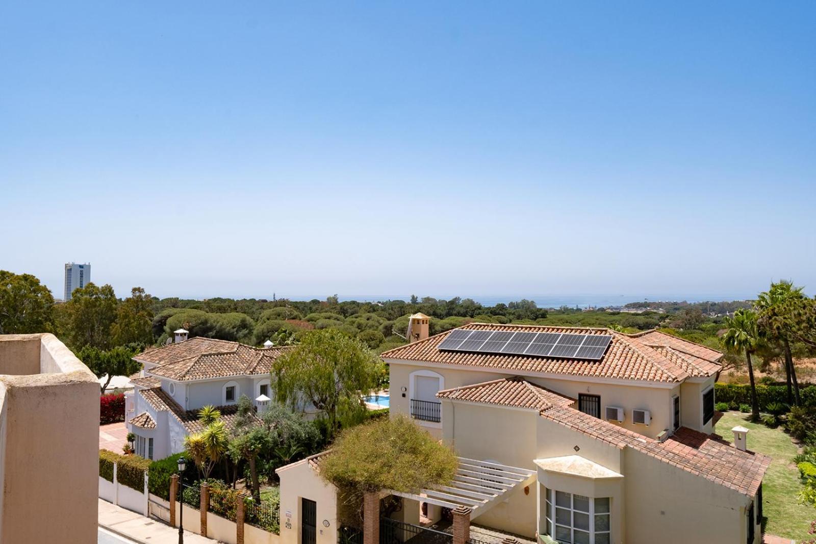 Santa Maria Elviria Golf Penthouse With Large Private Terrace And Sea Views -029 * Marbella