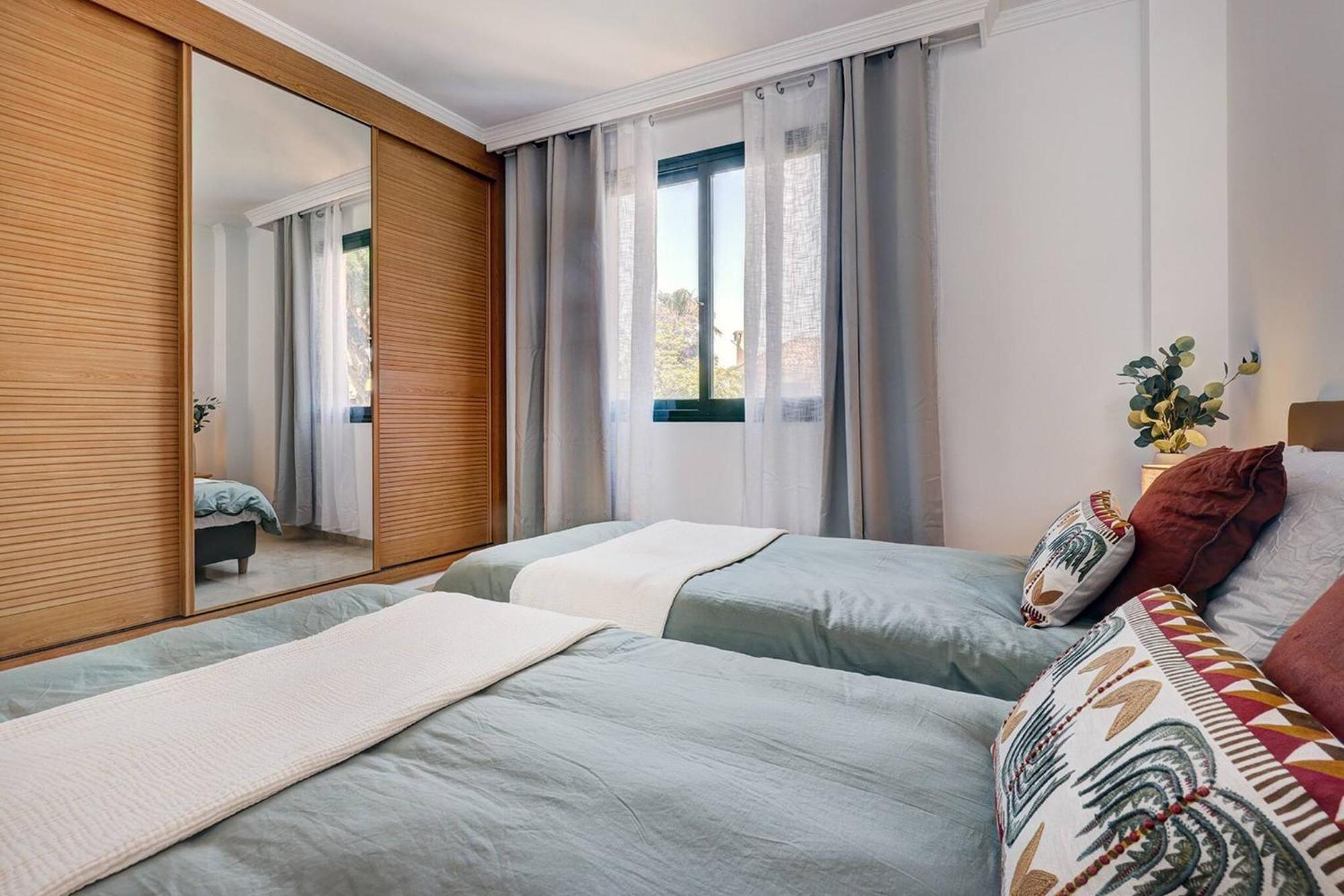 Santa Maria Elviria Golf Penthouse With Large Private Terrace And Sea Views -029 Apartamento *