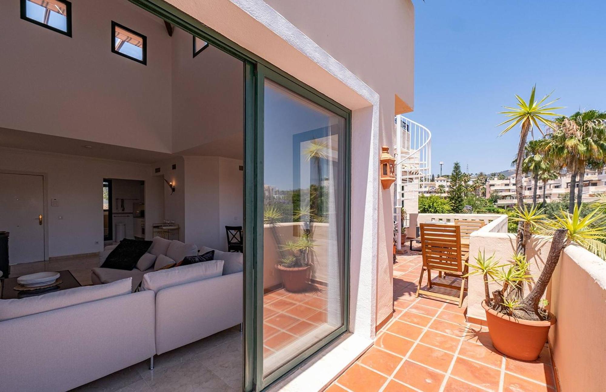 Santa Maria Elviria Golf Penthouse With Large Private Terrace And Sea Views -029 * Marbella