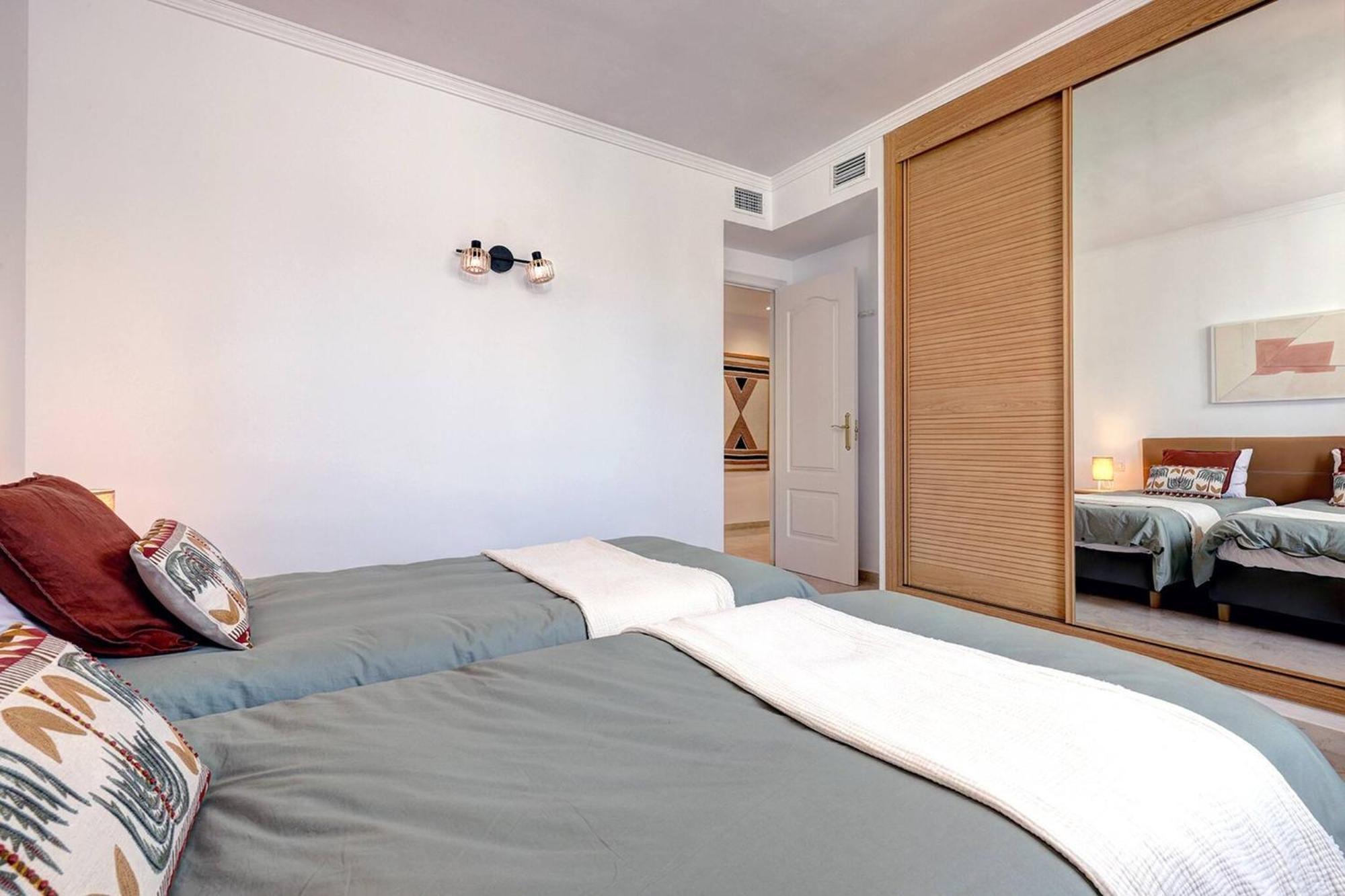Santa Maria Elviria Golf Penthouse With Large Private Terrace And Sea Views -029 Marbella