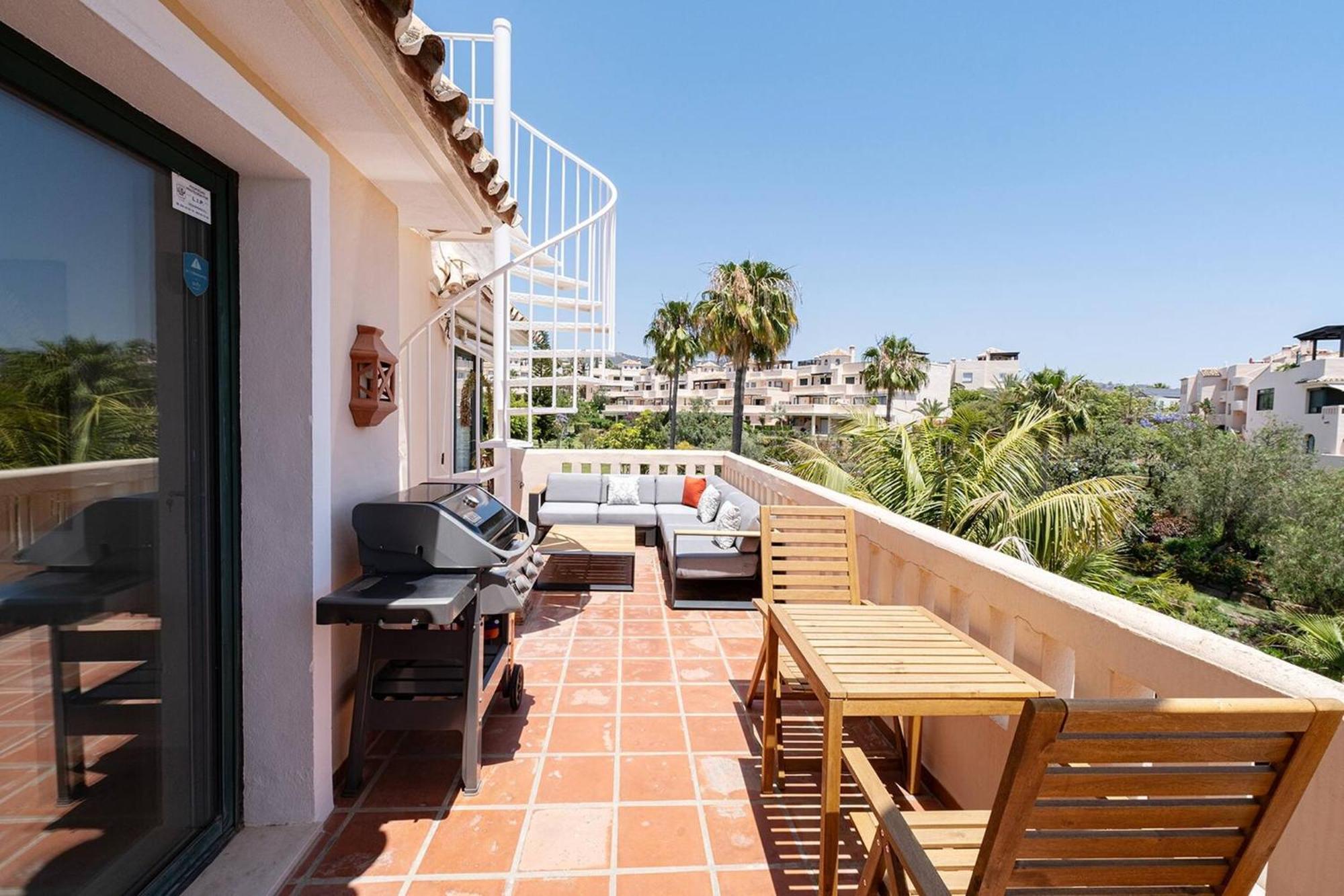 Santa Maria Elviria Golf Penthouse With Large Private Terrace And Sea Views -029 Apartamento Marbella