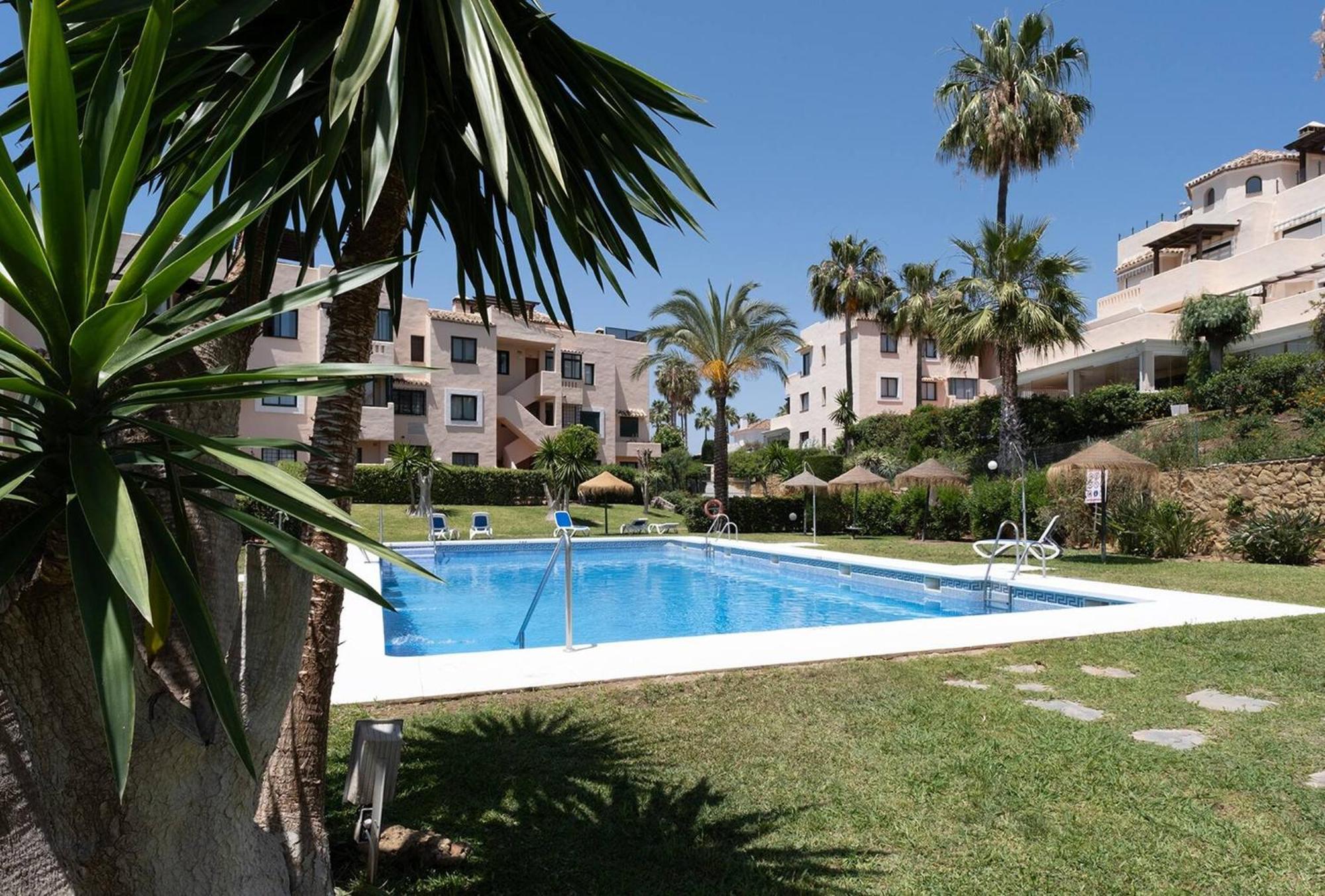 Santa Maria Elviria Golf Penthouse With Large Private Terrace And Sea Views -029 * Marbella