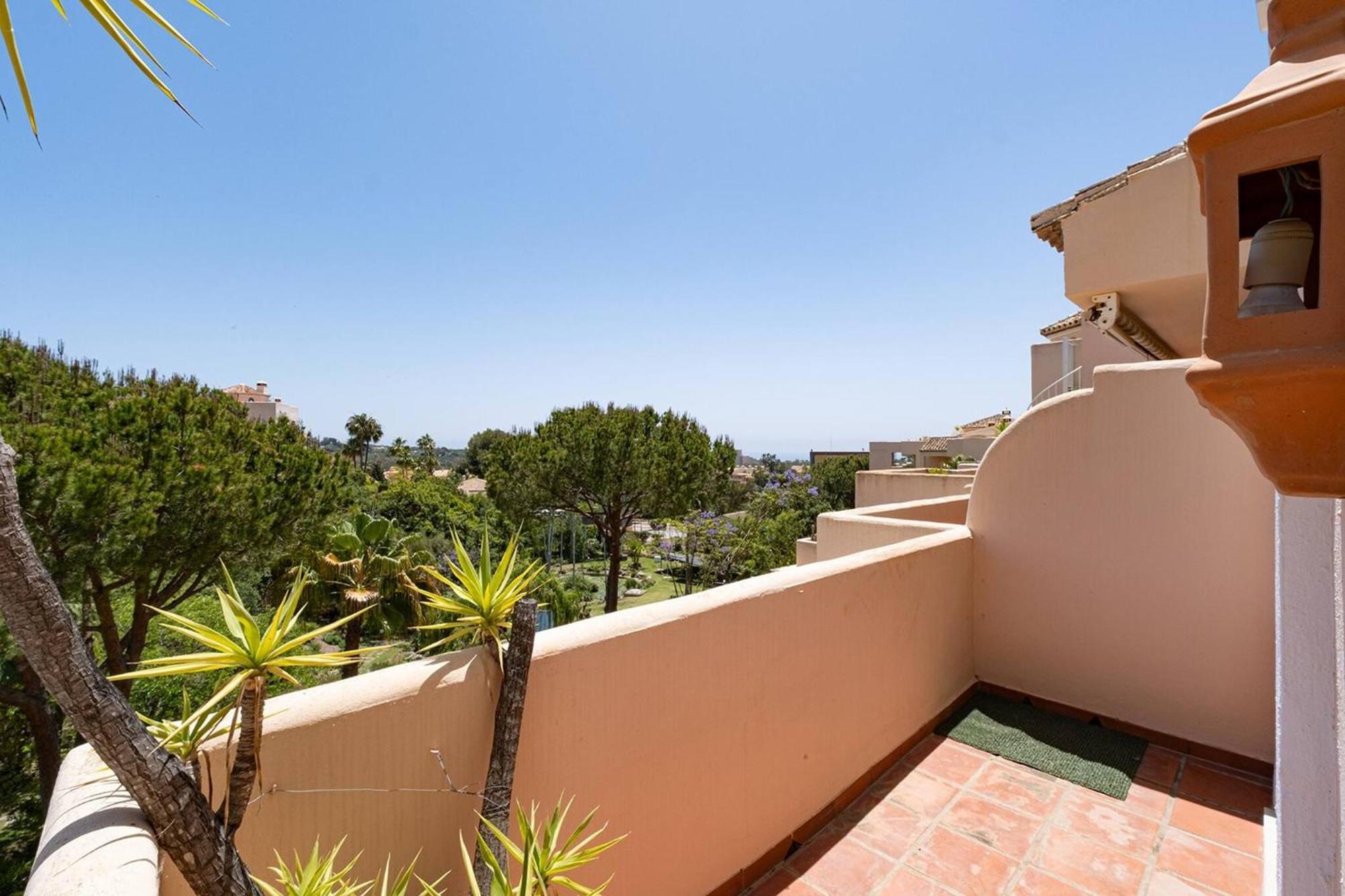 Santa Maria Elviria Golf Penthouse With Large Private Terrace And Sea Views -029 Apartamento *