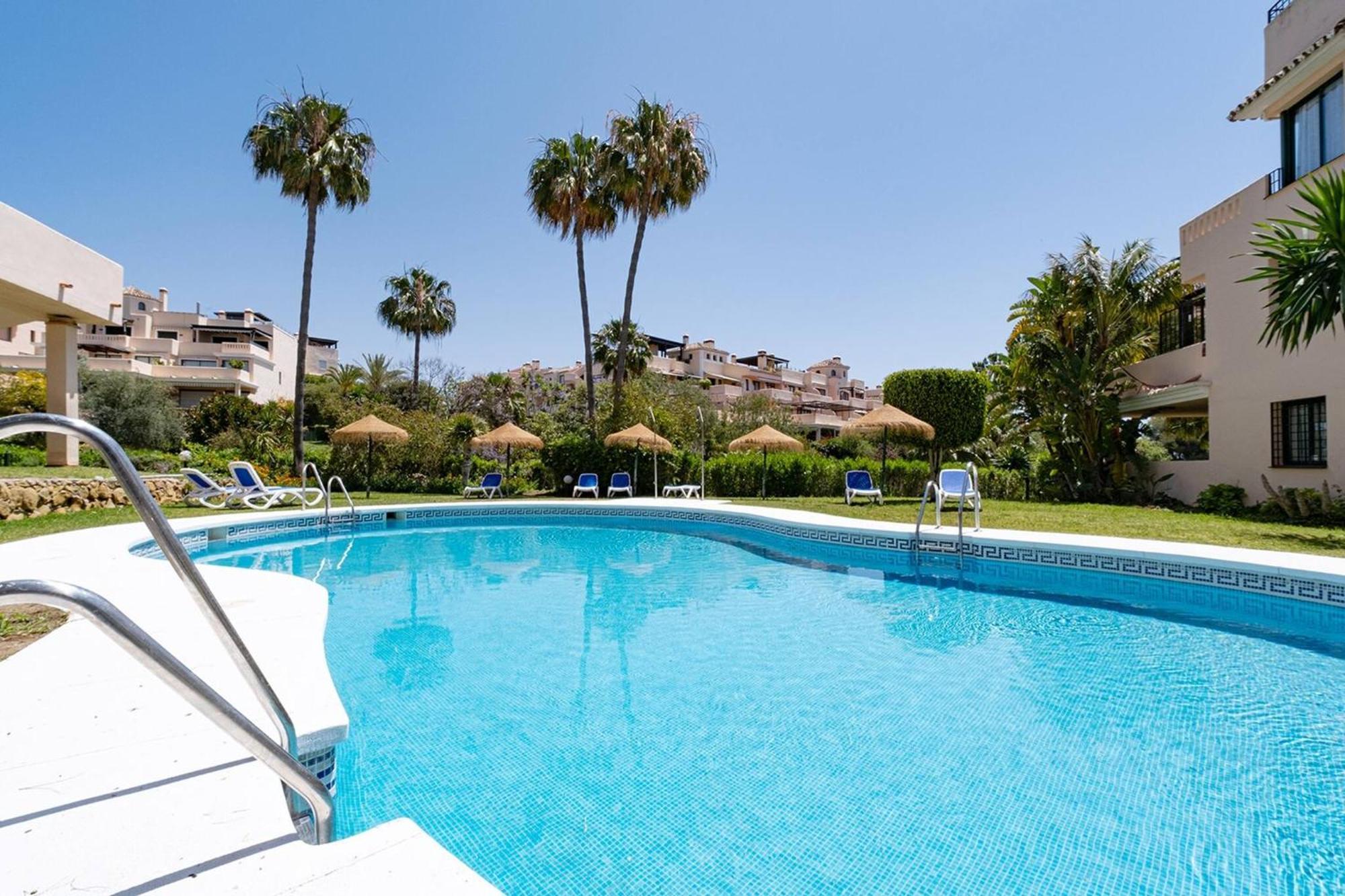 Santa Maria Elviria Golf Penthouse With Large Private Terrace And Sea Views -029 Marbella