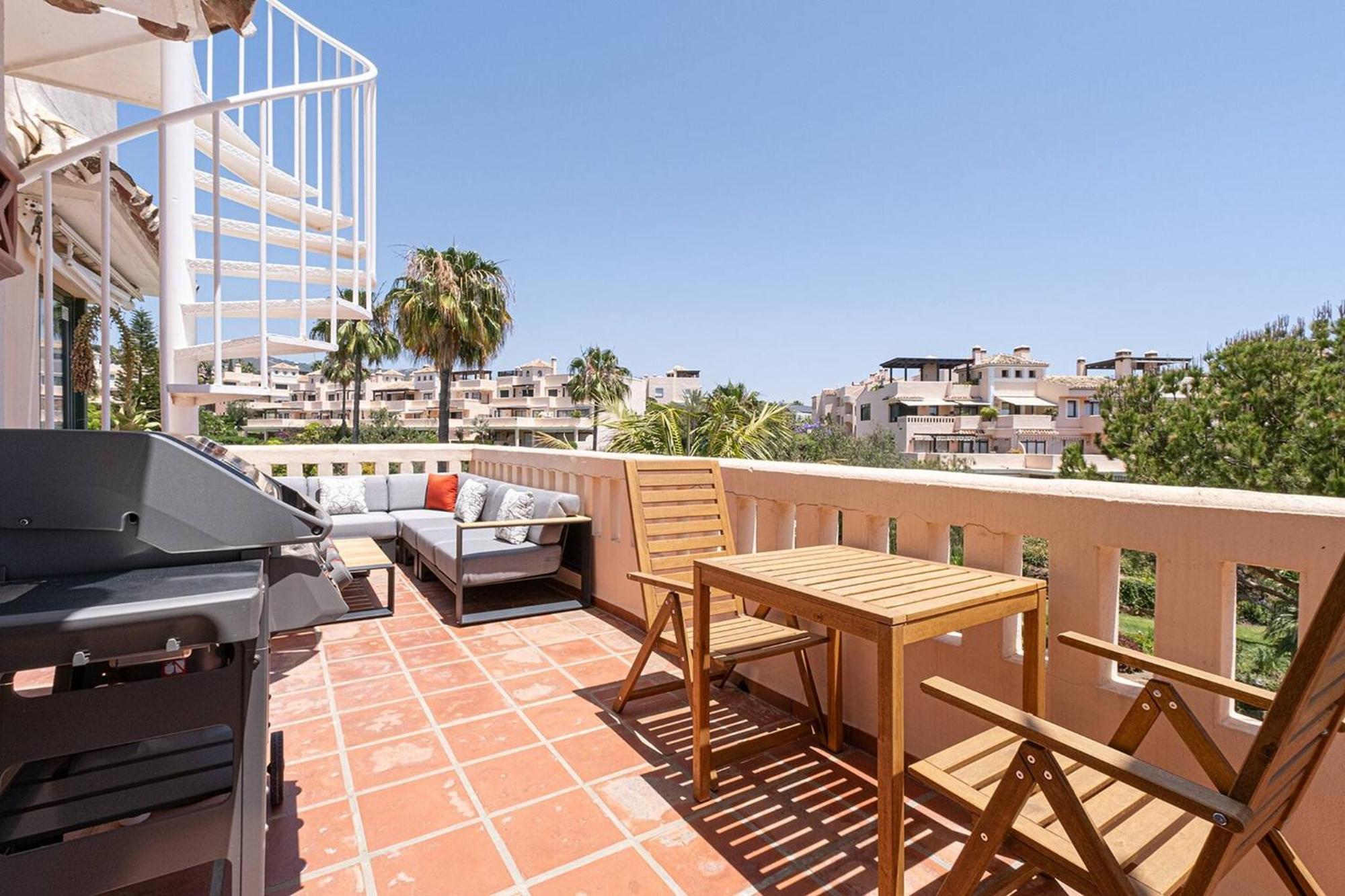 Santa Maria Elviria Golf Penthouse With Large Private Terrace And Sea Views -029 * Marbella