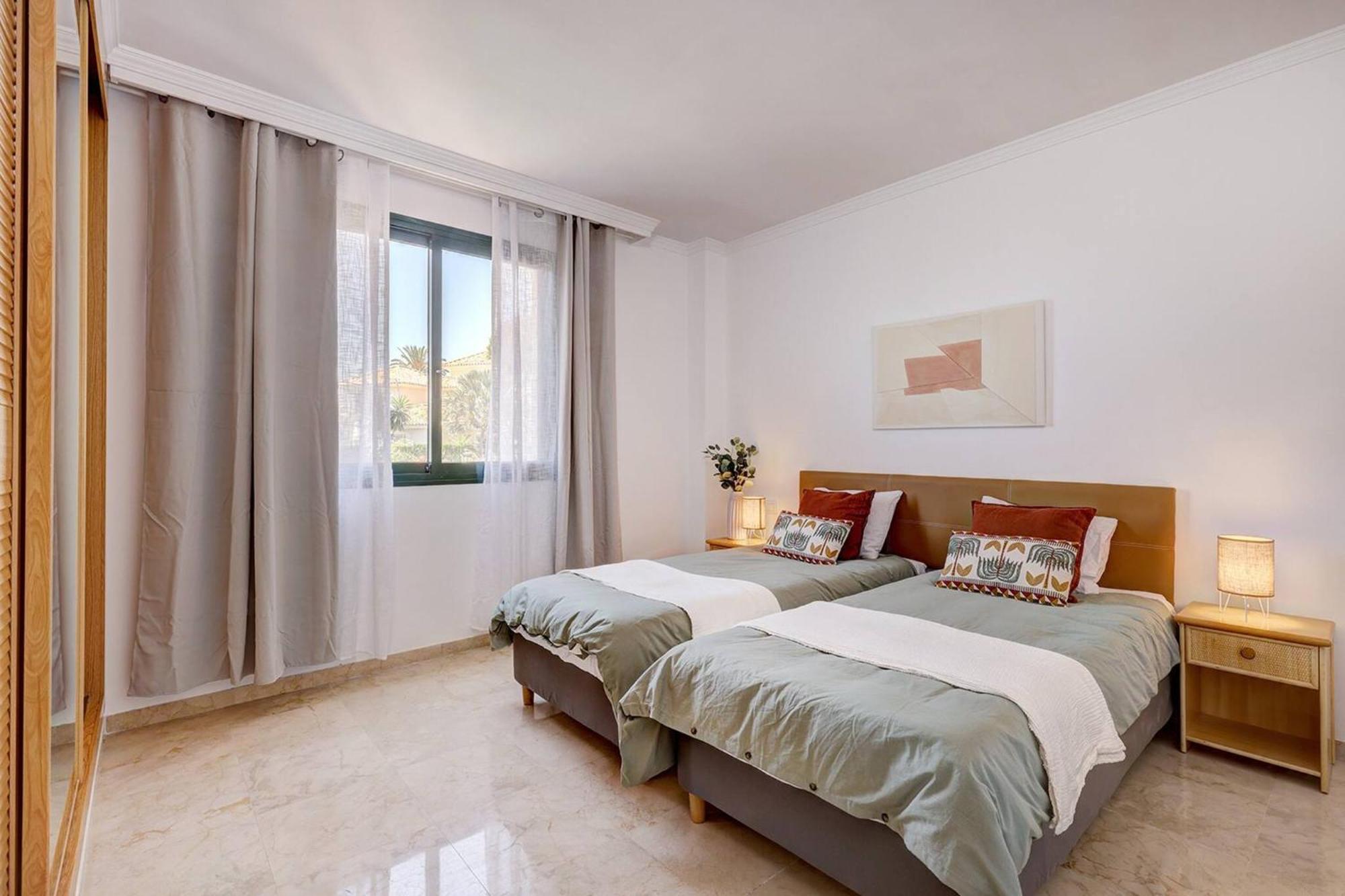Santa Maria Elviria Golf Penthouse With Large Private Terrace And Sea Views -029 Apartamento *