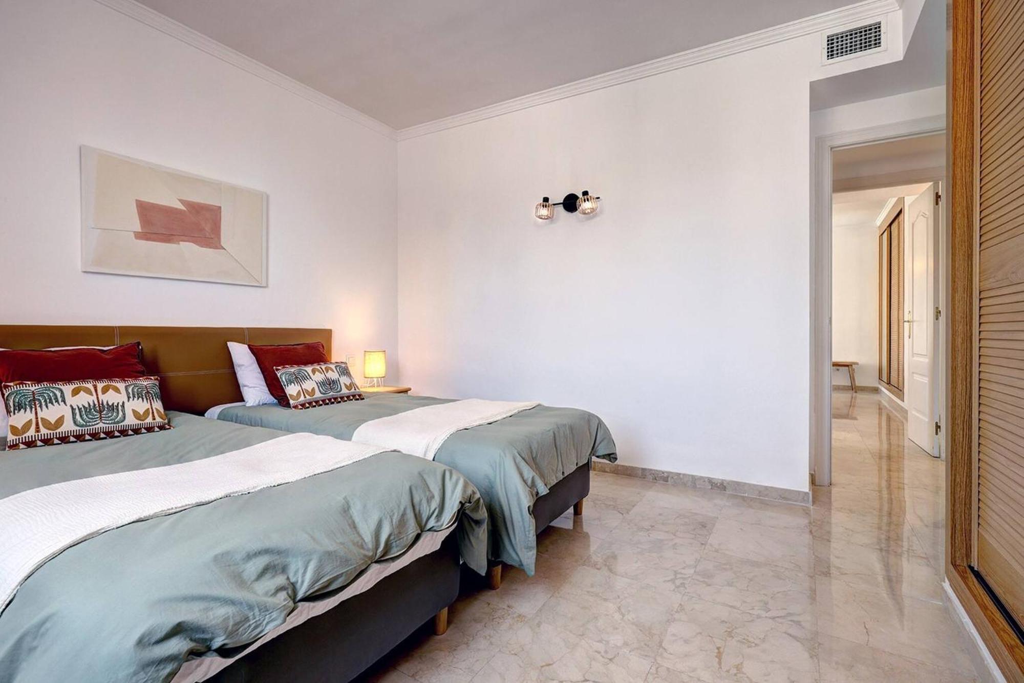 Santa Maria Elviria Golf Penthouse With Large Private Terrace And Sea Views -029 * Marbella