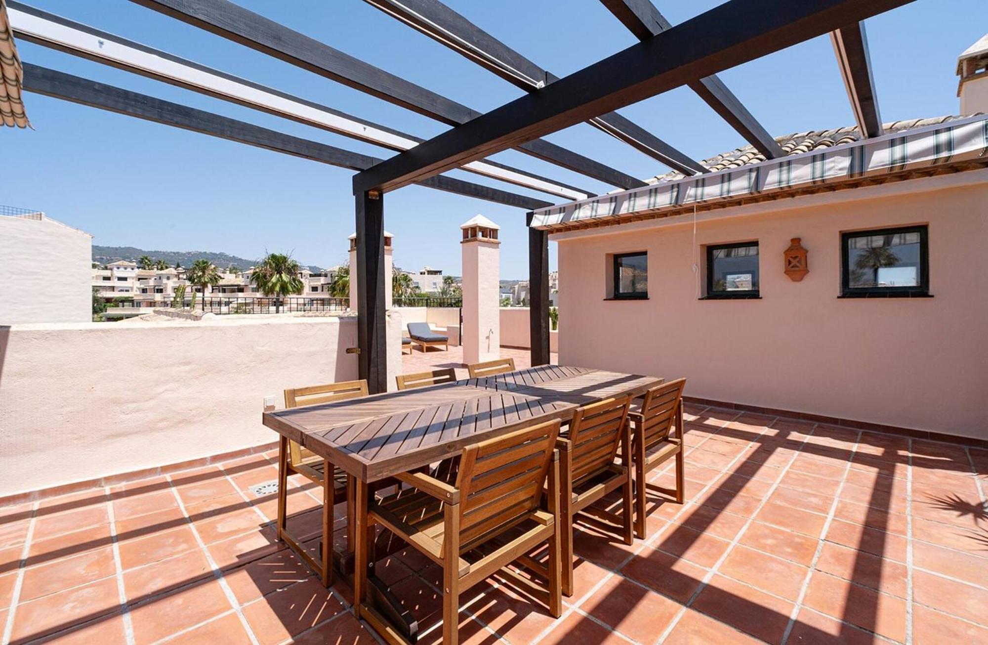 Santa Maria Elviria Golf Penthouse With Large Private Terrace And Sea Views -029 Apartamento