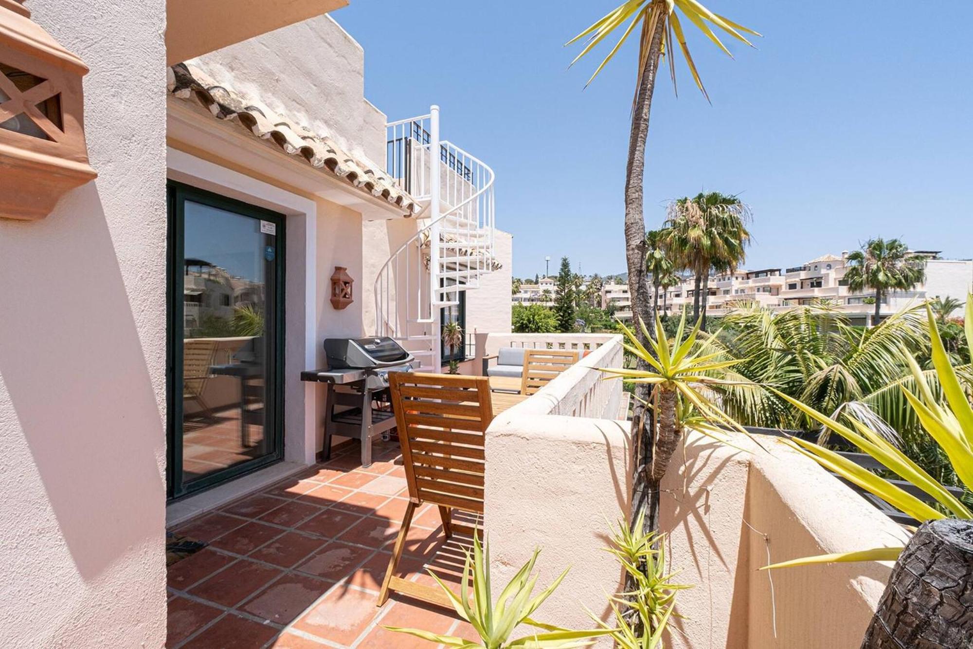 Santa Maria Elviria Golf Penthouse With Large Private Terrace And Sea Views -029 Apartamento *
