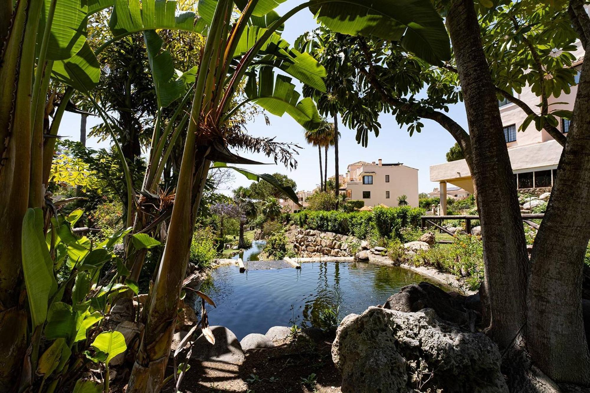 Santa Maria Elviria Golf Penthouse With Large Private Terrace And Sea Views -029 * Marbella