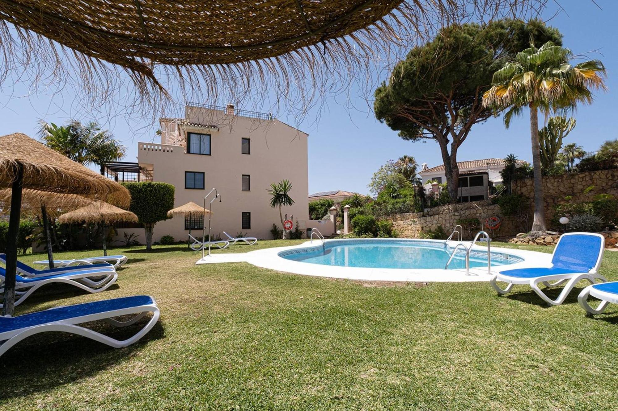 Santa Maria Elviria Golf Penthouse With Large Private Terrace And Sea Views -029 Marbella